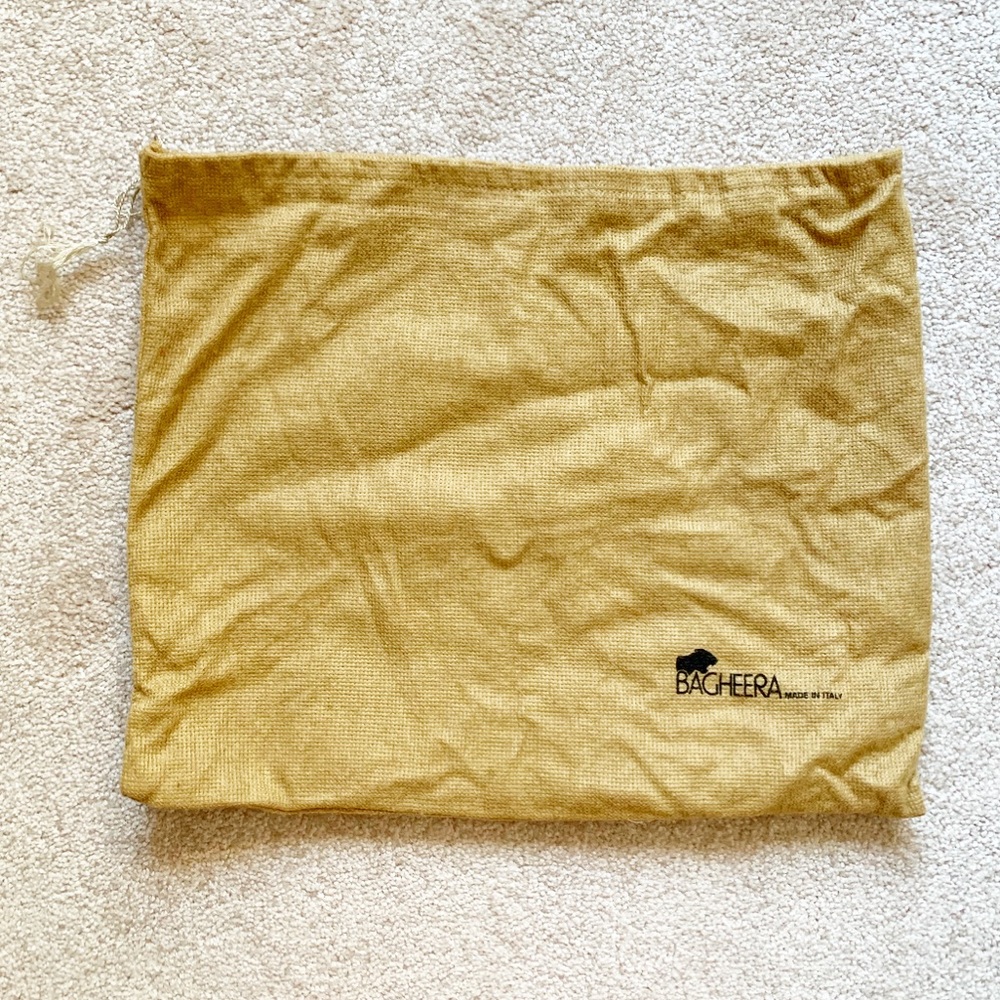 Tan burlap-style fabric Bagheera dust bag